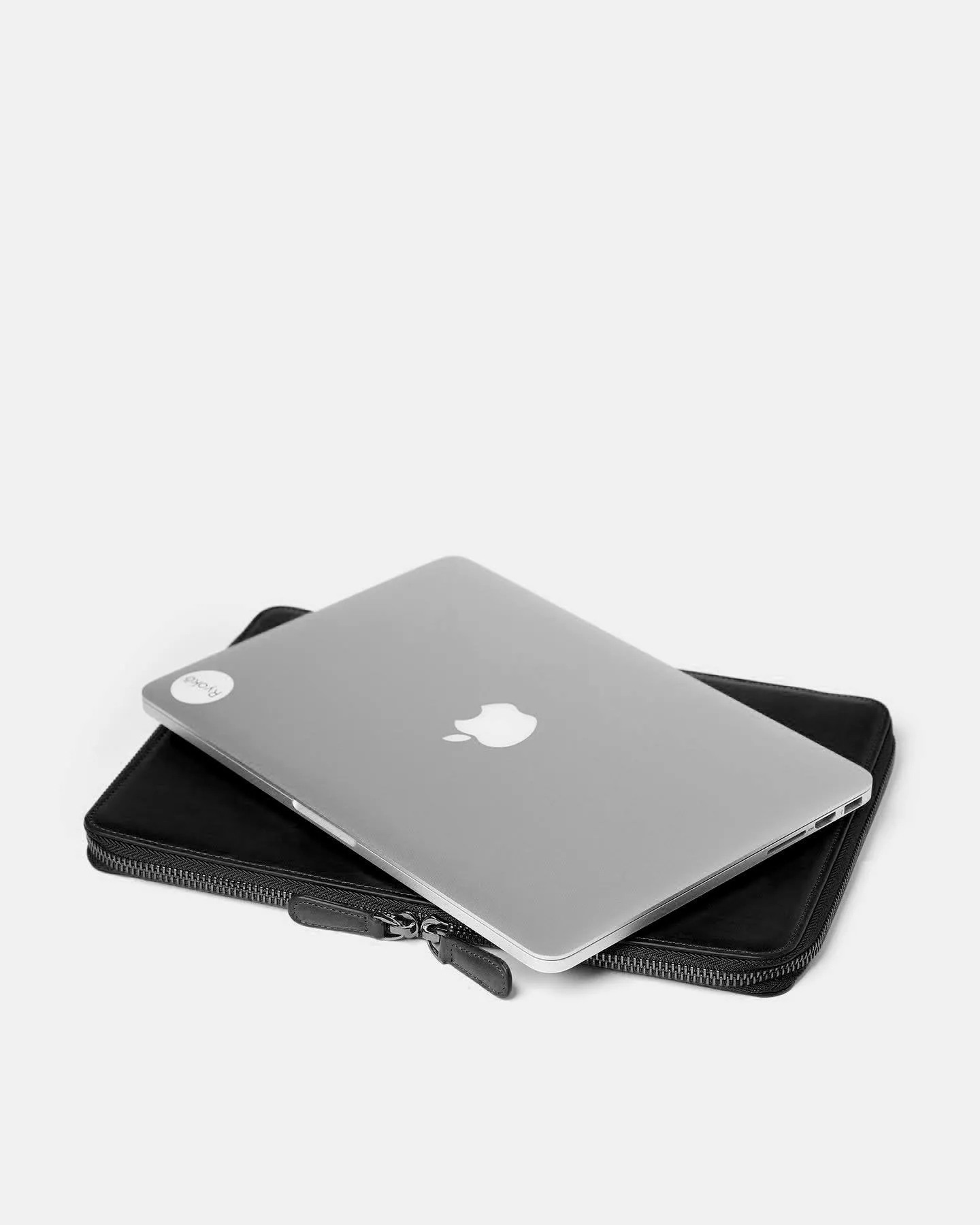 Mark Tech Portfolio | Black